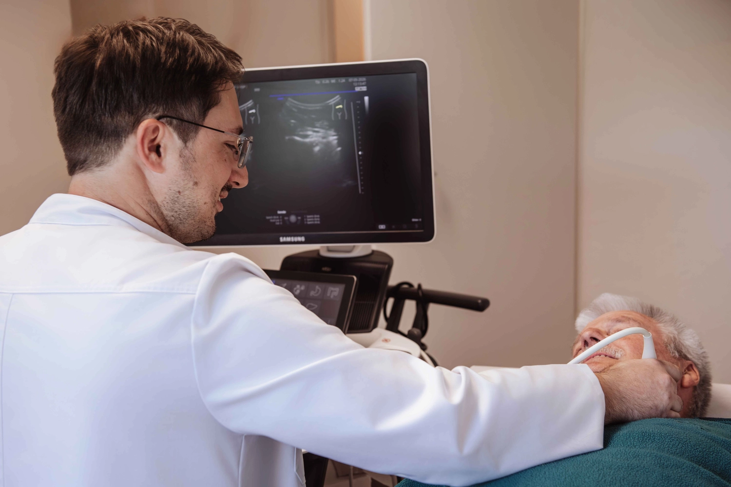 Rumeln - Facharzt für Innere Medizin und Intensivmedizin – Ultraschalluntersuchung