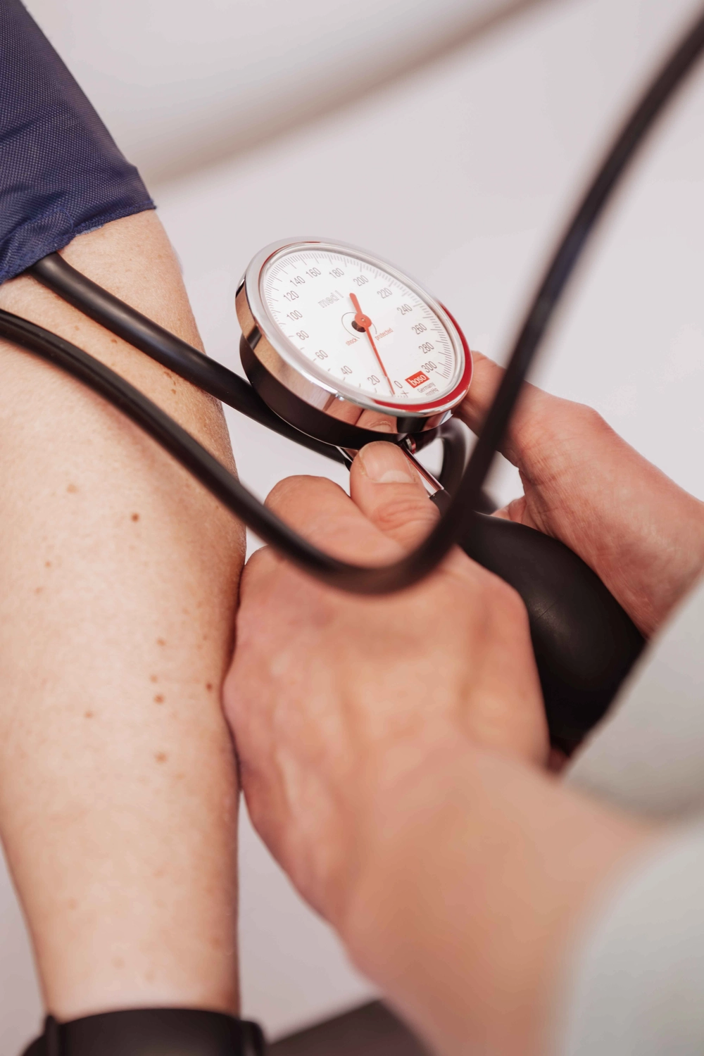Rumeln - Facharzt für Innere Medizin und Intensivmedizin – Blutdruckmessung